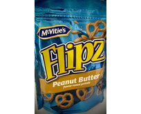 Flipz McVitie's preclíky s polevou s příchutí arašídového másla 90 g