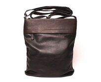 Středně velká černo-tmavěhnědá kožená crossbody kabelka CiNiNO no. 1465 černá, kůže