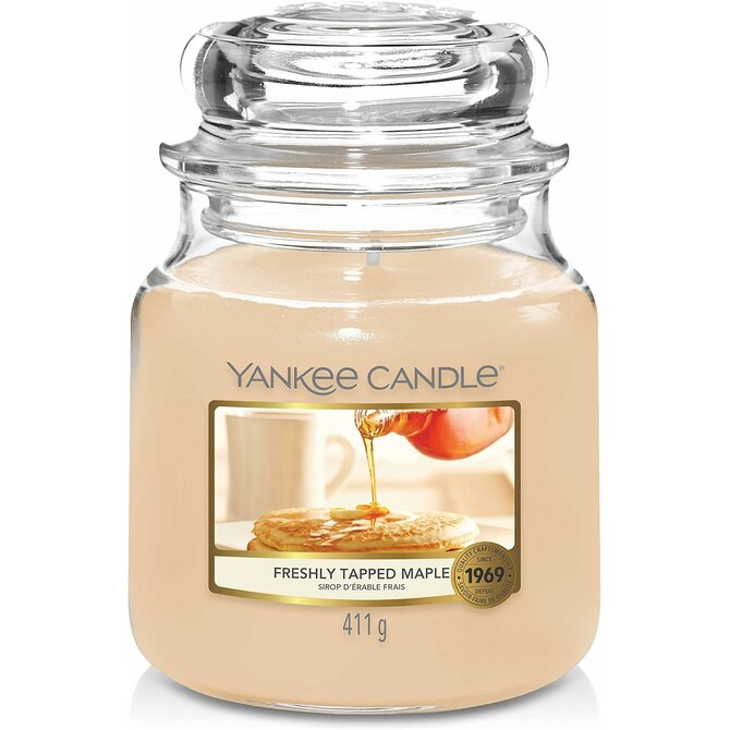 Yankee Candle vonná svíčka Classic ve skle střední Freshly Tapped Maple 411 g Krémová