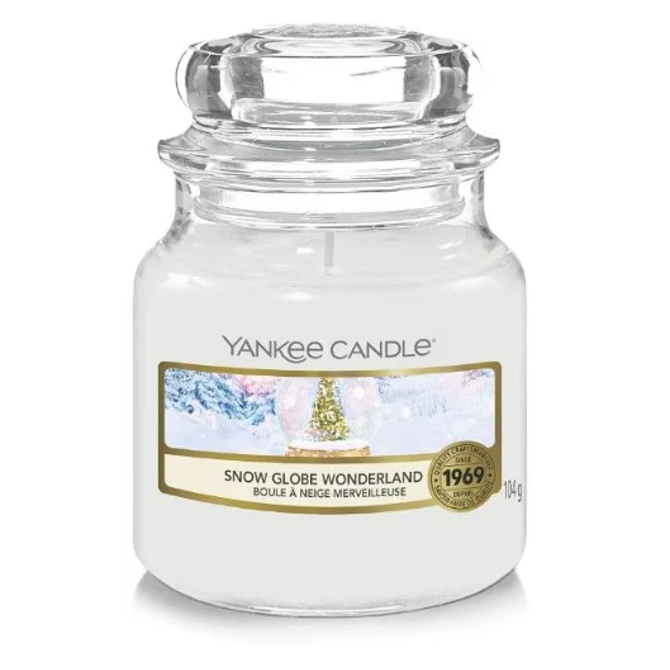 Yankee Candle vonná svíčka Classic ve skle malá Snow Globe Wonderland 104 g Bílá