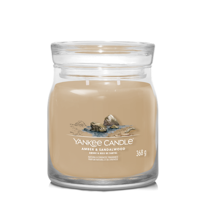 Yankee Candle vonná svíčka Signature ve skle střední Amber & Sandalwood 368g Krémová