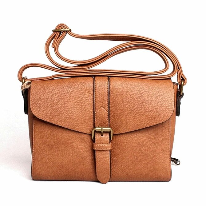 Malá hnědá crossbody kabelka FLORA&amp;CO F2524 hnědá, syntetická kůže